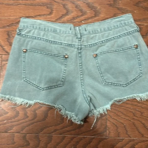 Free People green frayed shorts, size 28 - Picture 6 of 8